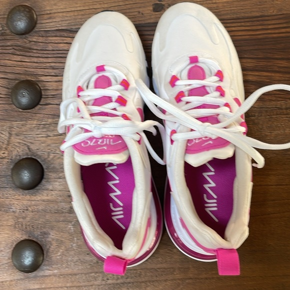 Nike 270 React Airmax tennis shoes. Size 8.5. Hot pink. Like new condition. - Picture 4 of 7